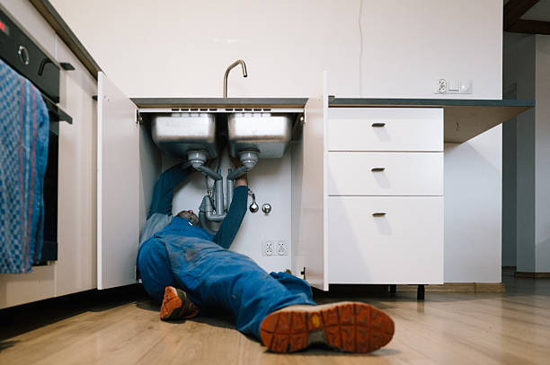 Professional Emergency Plumber technician working in Lecanto, FL